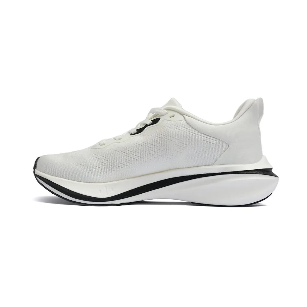 Performance runner sneaker